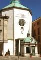 AUGURI DEL PARROCO - Carissimi Parrocchiani,Vi pensiamo tutti 6.000, uno per uno, a cominciare dagli ammalati, dai pi� poveri, da chi si sente solo e tradito, da chi non si attende nulla dalla vita, da chi non crede in Dio. Affidiamo i nostri auguri a una preghiera del Vescovo Angelo Comastri alla Madonna, recitatela..